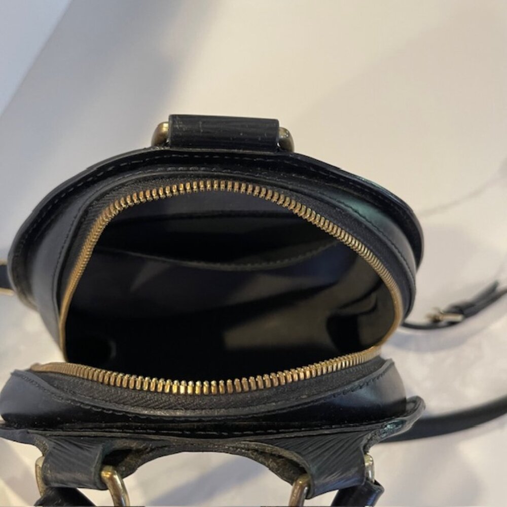 Louis Vuitton Black Epi Mabillon Backpack. - Picture 4 of 8